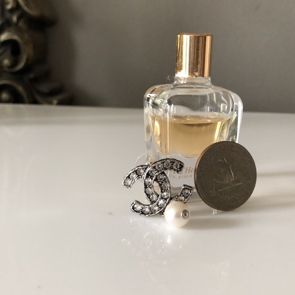 NEW Classic Chanel CC earrings with crystals and pearls - Picture 8 of 11